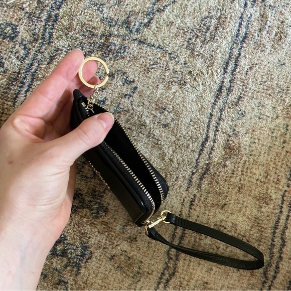 Perfect condition Kate Spade wristlet with key ring - Picture 2 of 3